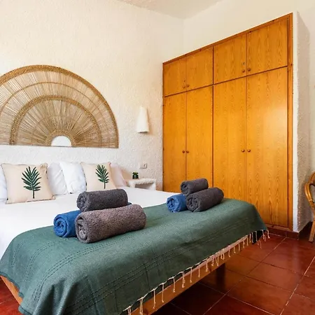 Ferienwohnung Fuer 4 Personen Ca 70 Qm In Cala Blanca, Menorca Westkueste Von Menorca - B63317 *